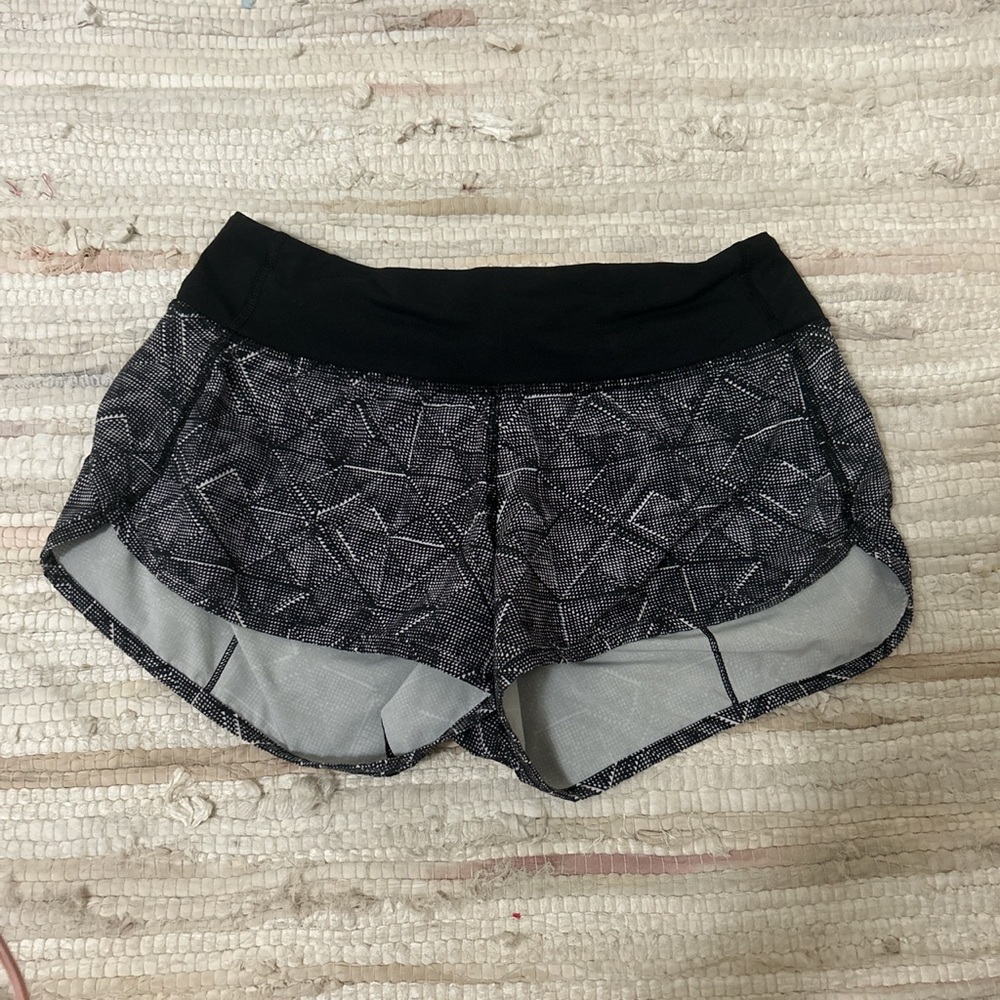 Black and White Geometric Pattern Lululemon Speed up shorts